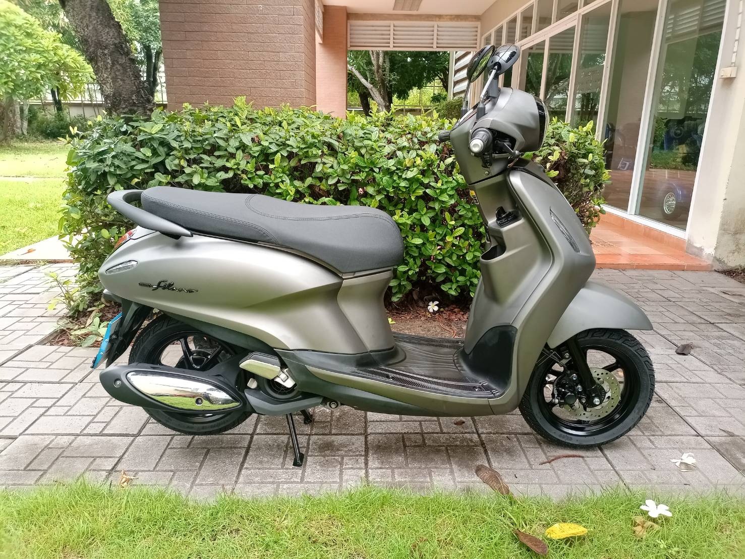 Grand Filano Hybrid Connected (ABS) 2024
